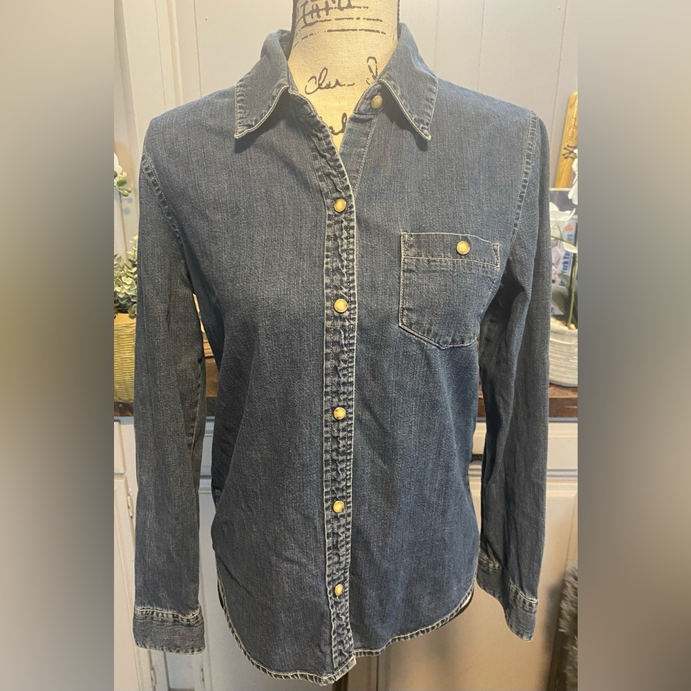 Old Navy Women’s Blue Denim Button Down Shirt